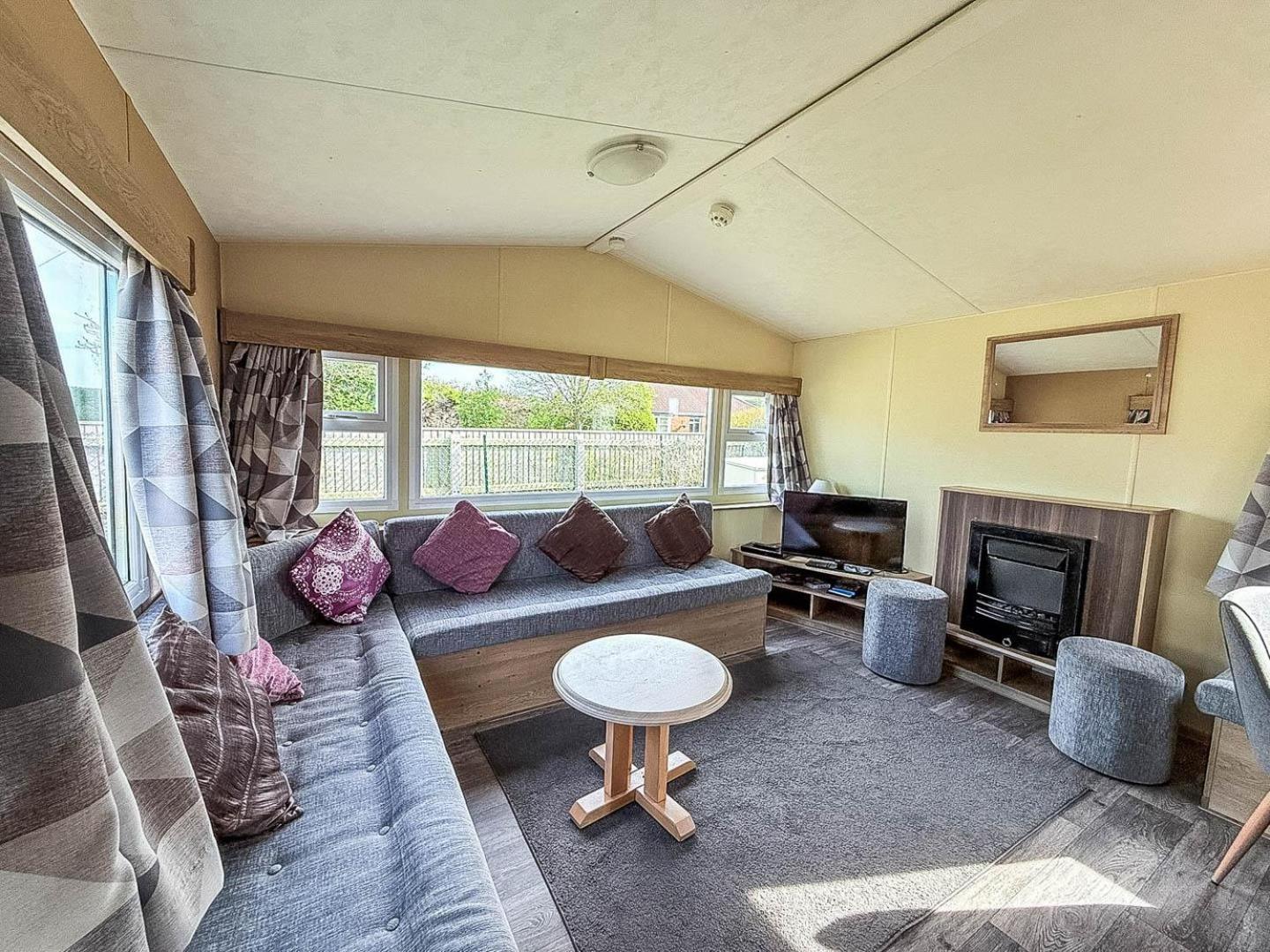Lovely 6 Berth Caravan At Sunnydale Holiday Park Ref 35375S Louth  Buitenkant foto